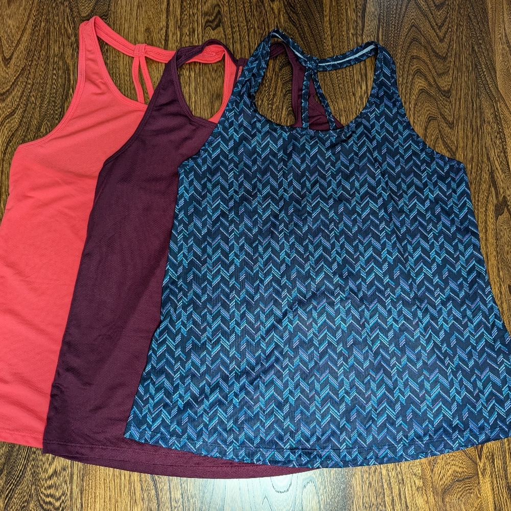 Bundle of 3 - Old Navy Active workout tank tops - medium